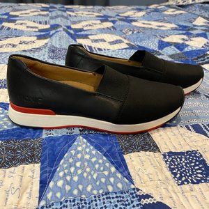 Vionic Cameo Slip-on Sneaker (Black/Red) - Size 7